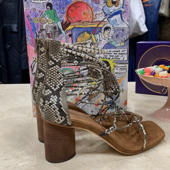 JEFFREY CAMPBELL FOR FREE PEOPLE KINSIE STRAPPY SNAKE SANDALS IN BEIGE SIZE 8 - Picture 3 of 15